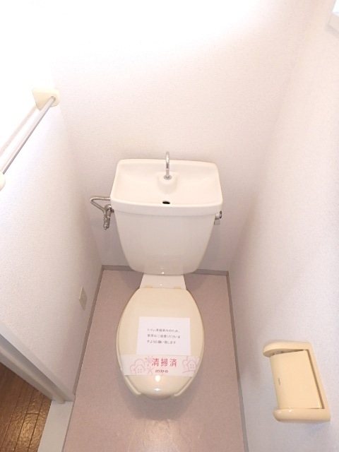 トイレ　換気窓付きのトイレ