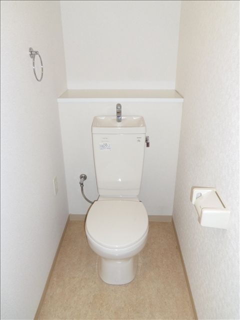 名鉄常滑線 大江駅 徒歩20分 8階建 築18年のトイレ写真