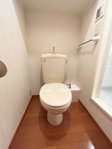 レオパレスZephyrのトイレ写真
