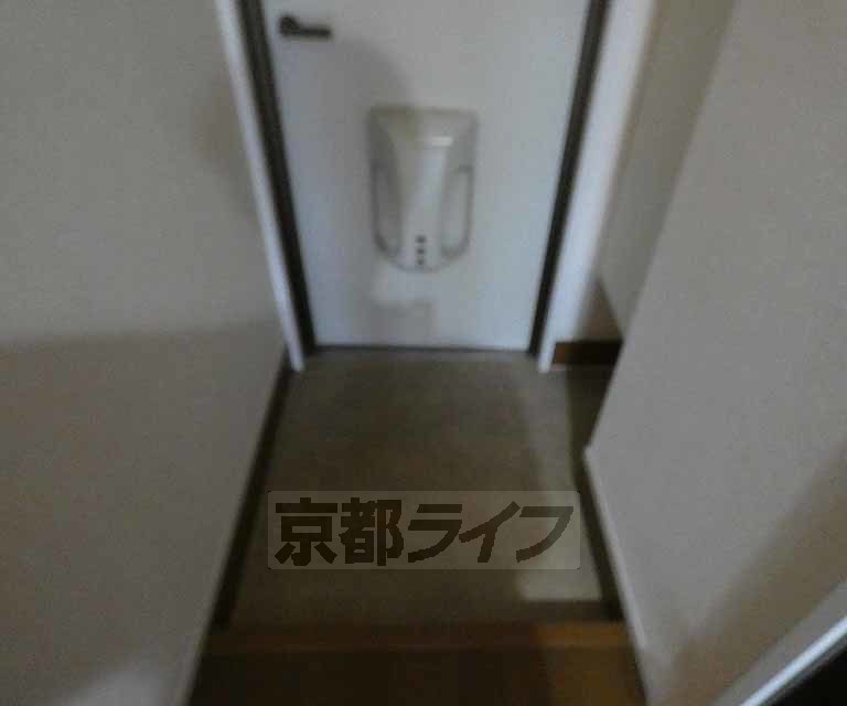 地下鉄烏丸線 竹田駅 徒歩1分 2階建 築19年の玄関写真