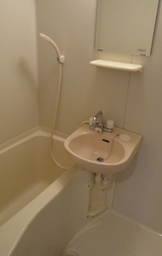 バス・シャワールーム　別部屋の画像を使用しております。