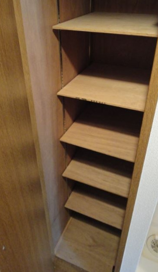 玄関　別部屋の画像を使用しております。