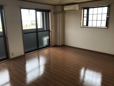 ＪＲ福塩線 万能倉駅 徒歩10分 2階建 築23年の居間写真