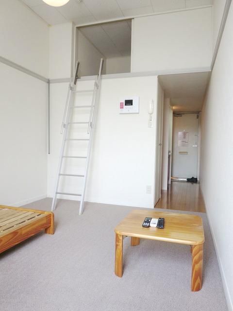 レオパレスヒロの居間写真