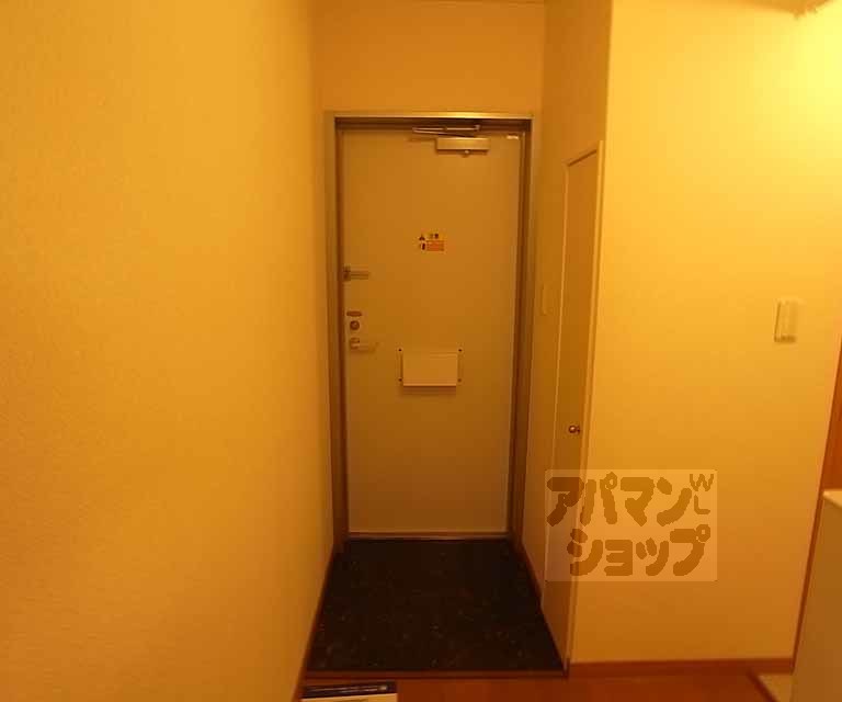 レオパレス七本松の玄関写真