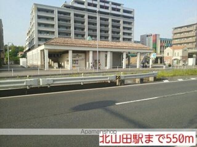 コンビニ　ファミリーマート（コンビニ）まで1409m