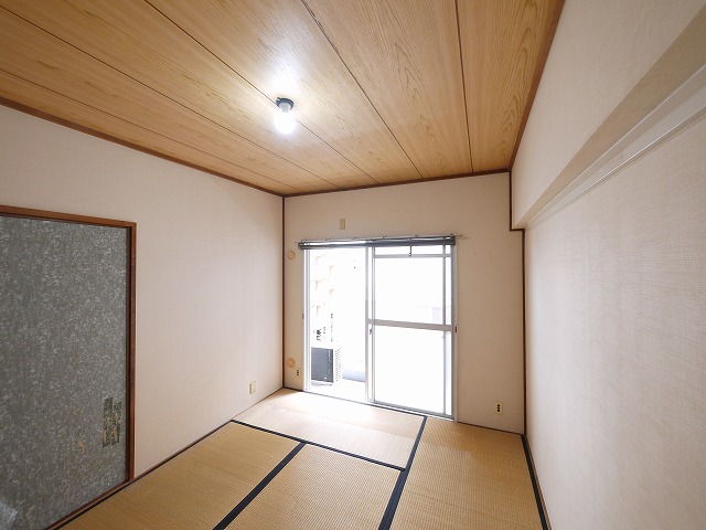 その他部屋・スペース　開放的な寝室です