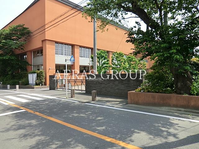 中学校　世田谷区立烏山中学校（中学校）まで910m
