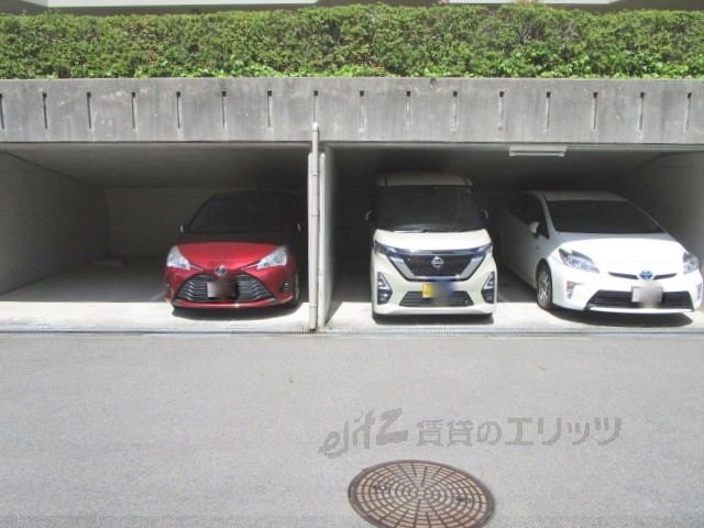 駐車場　駐車場