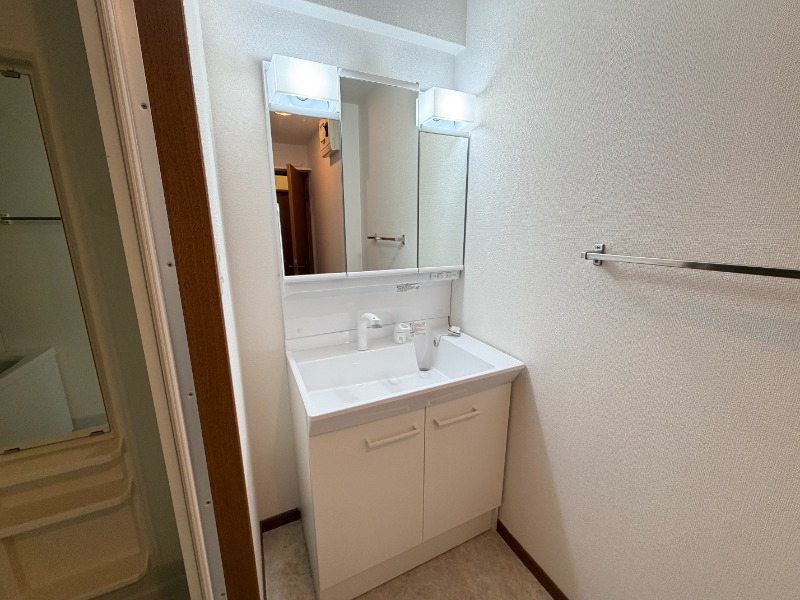 洗面設備　３０３号室の写真