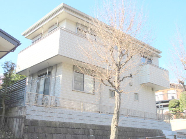 建物外観　隣室のない１フロア１住戸で気楽な造り