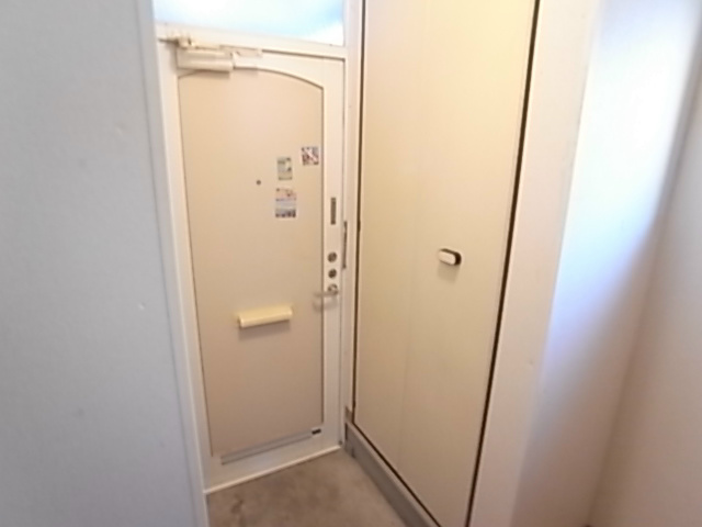 玄関　同仕様別部屋