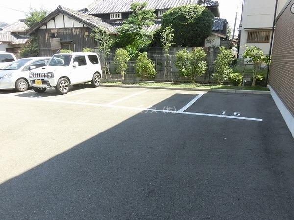 駐車場　敷地内駐車場！