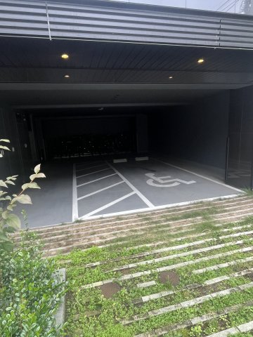 駐車場　車をお持ちの方に嬉しい駐車場付きの物件です