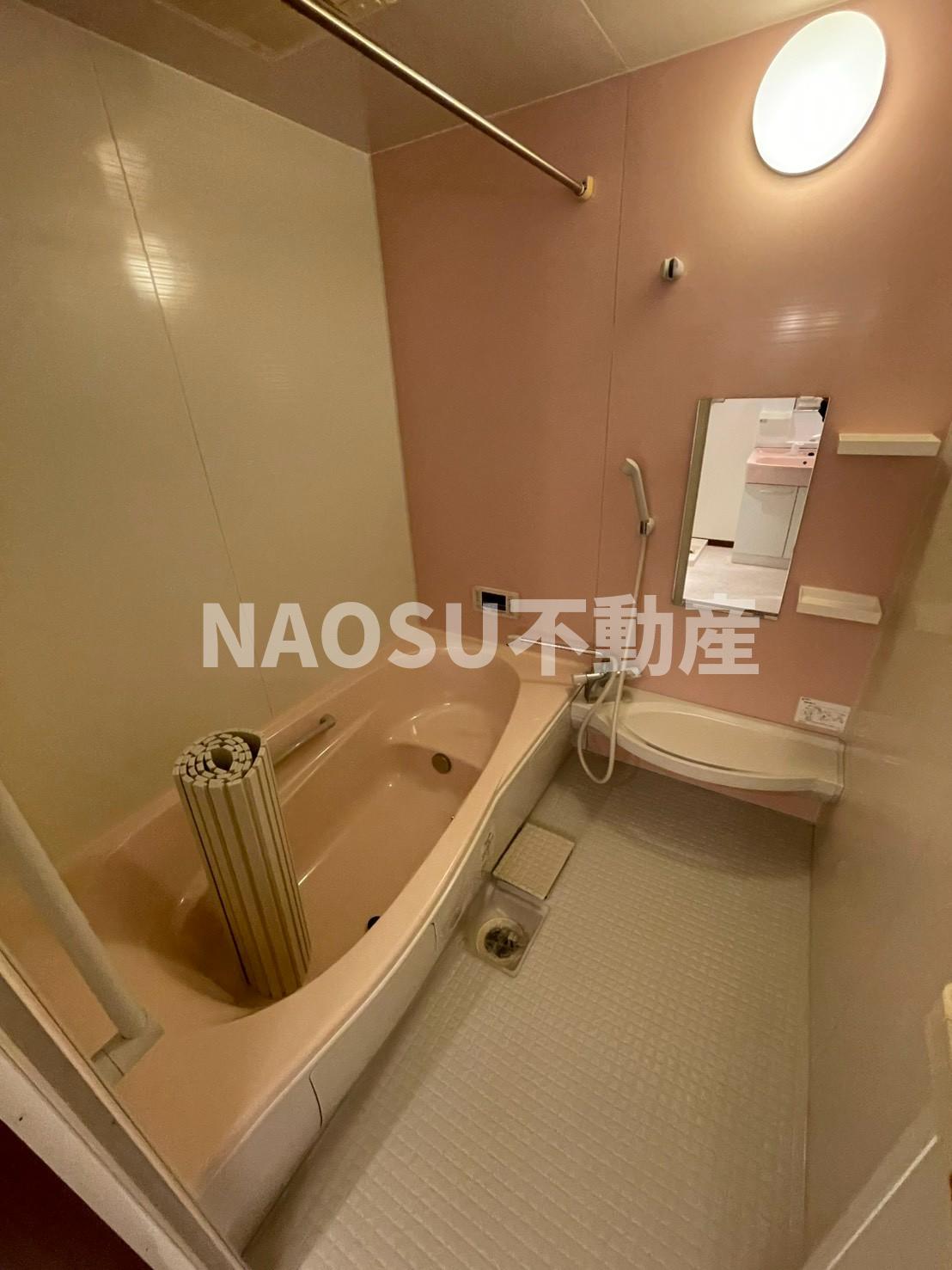 バス・シャワールーム　コンパクトで使いやすいお風呂です