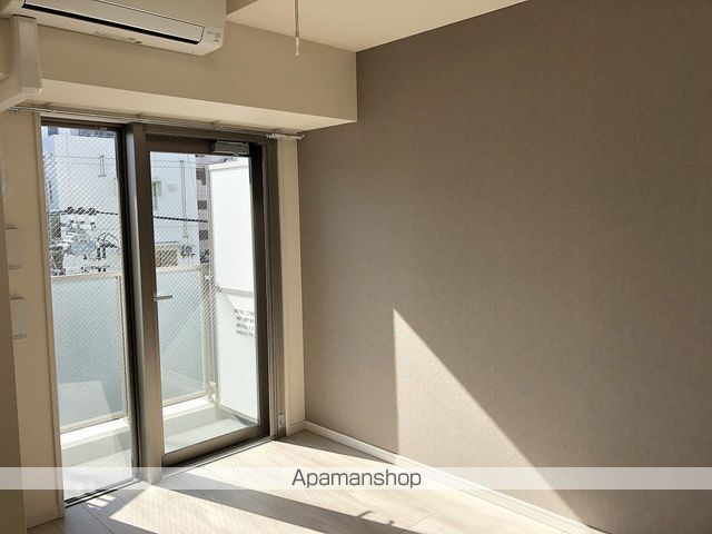 ＪＲ東海道本線 平塚駅 徒歩8分 10階建 築7年の居間写真