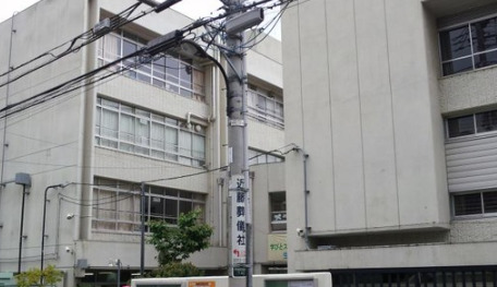 小学校　新宿区立鶴巻小学校（小学校）まで230m