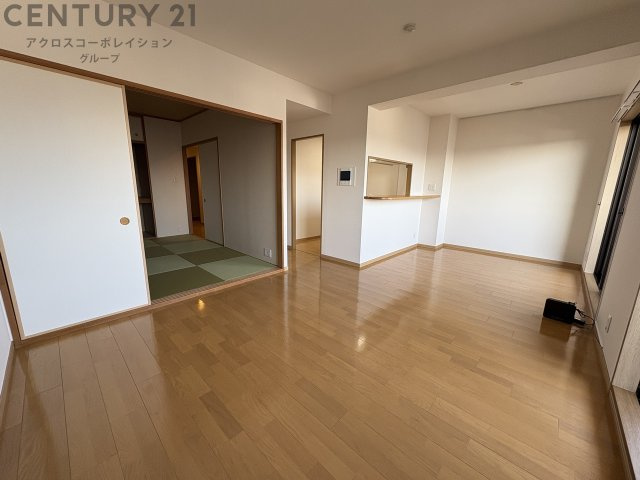 居室・リビング　角部屋住戸で過ごしやすく、おすすめです。