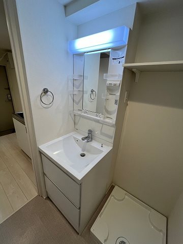 洗面設備　ゆったりとスペースのある洗面所