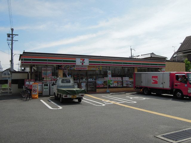 コンビニ　セブンイレブン（コンビニ）まで287m