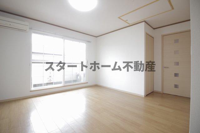 居室・リビング　こちらの居間で趣味の時間をお楽しみください