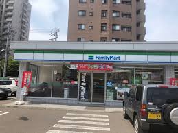 コンビニ　ファミリーマート札幌南5条西20丁目店（コンビニ）まで420m