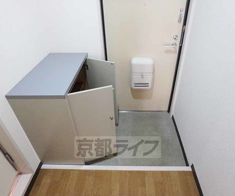 阪急京都線 長岡天神駅 徒歩14分 4階建 築37年の玄関写真