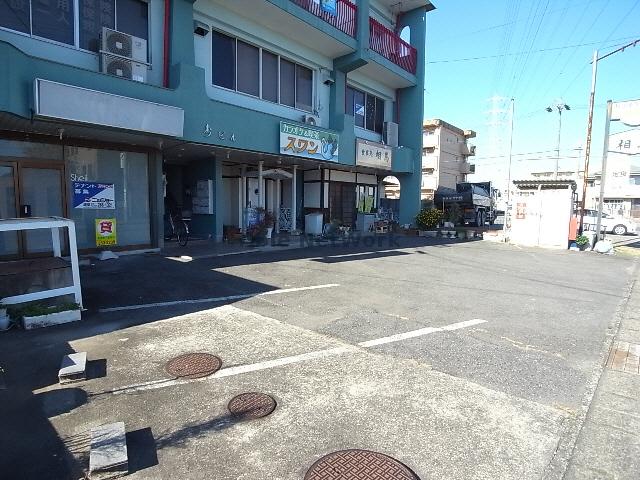 【岐阜市柳森町のマンションの駐車場】