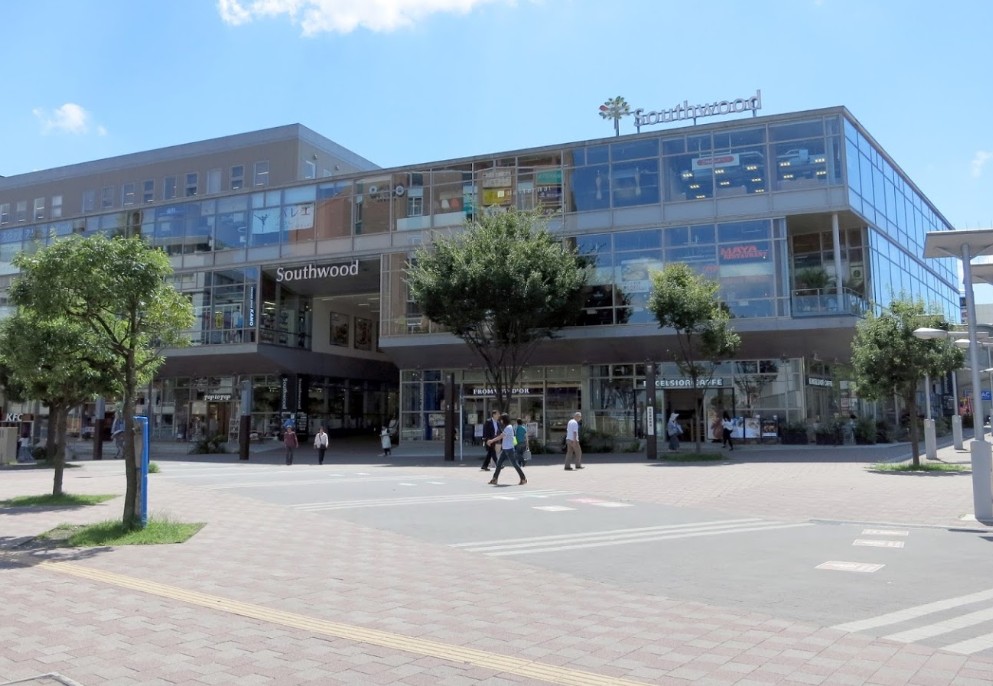 コンビニ　セブンイレブン港北サウスウッド店（コンビニ）まで308m