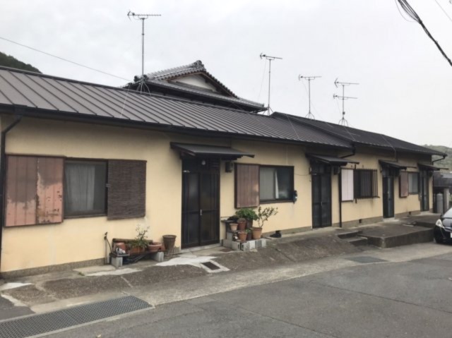 西野山中鳥井町貸家の建物外観