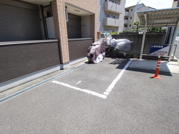 【フジパレス浜寺サウス１番館の駐車場】