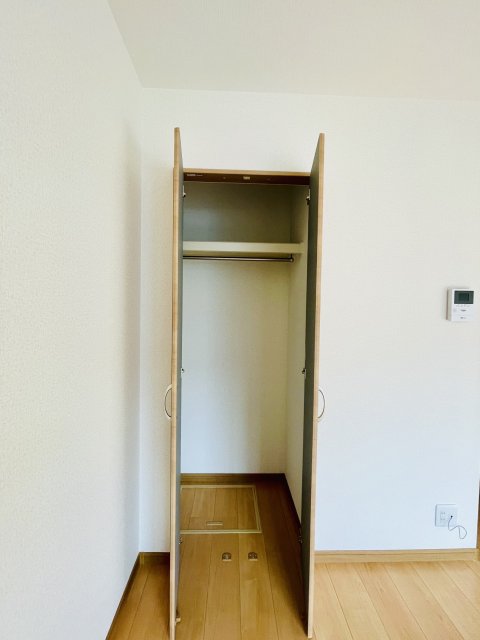 収納　同物件別号室の写真です。