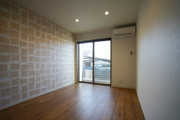 居室・リビング　同じ建物の別なお部屋