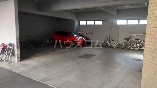 【静岡市葵区太田町のマンションの駐車場】