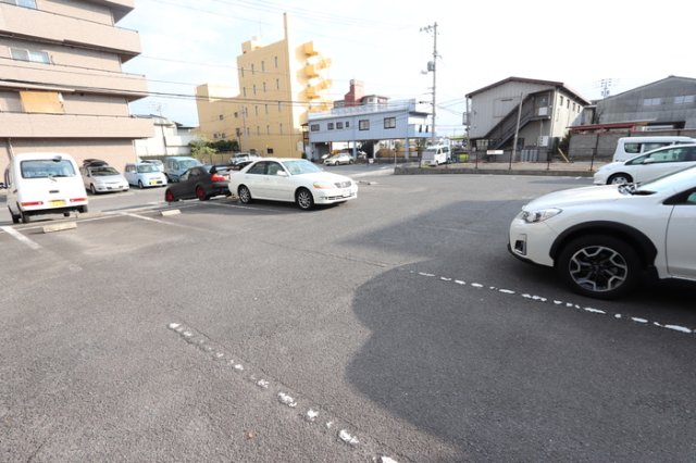 【高松市木太町のアパートの駐車場】