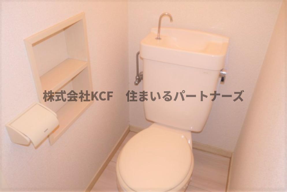 トイレ　落ち着いた色調のトイレです