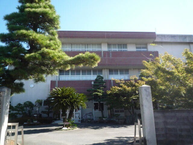 【浜松市浜名区沼のマンションの小学校】