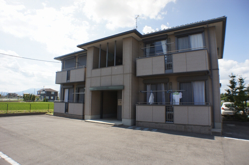 那須塩原市緑のアパートの建物外観