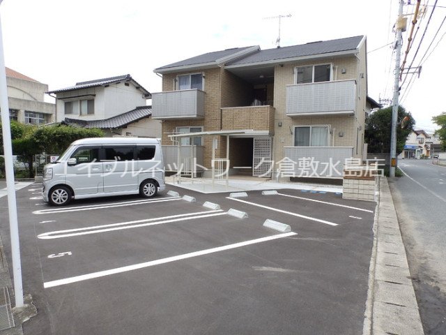 【浅口郡里庄町大字里見のアパートの建物外観】