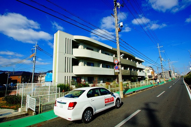 三島郡島本町広瀬のマンションの建物外観