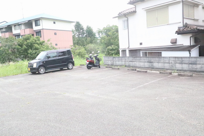 【メゾン土谷C棟の駐車場】