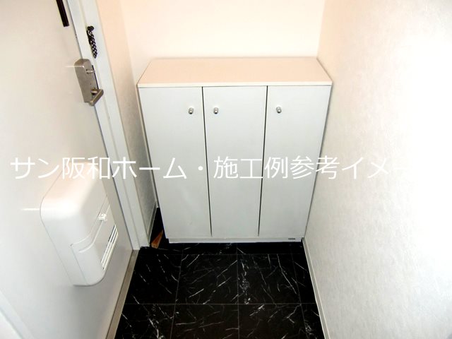 【八尾市山本町北のマンションの玄関】