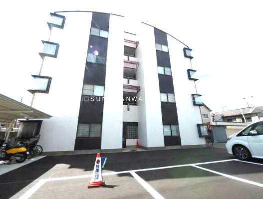 八尾市山本町北のマンションの建物外観