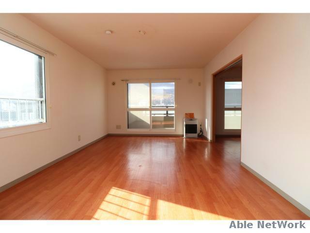 居室・リビング　前回募集時清掃前写真