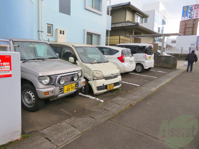 【仙台市青葉区吉成のマンションの駐車場】