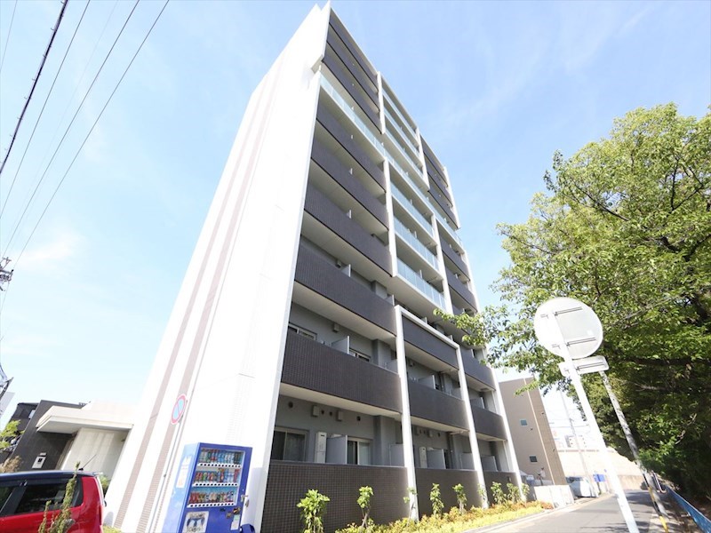 【名古屋市中川区尾頭橋のマンションの建物外観】