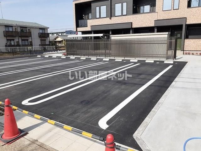 【各務原市鵜沼羽場町のアパートの駐車場】