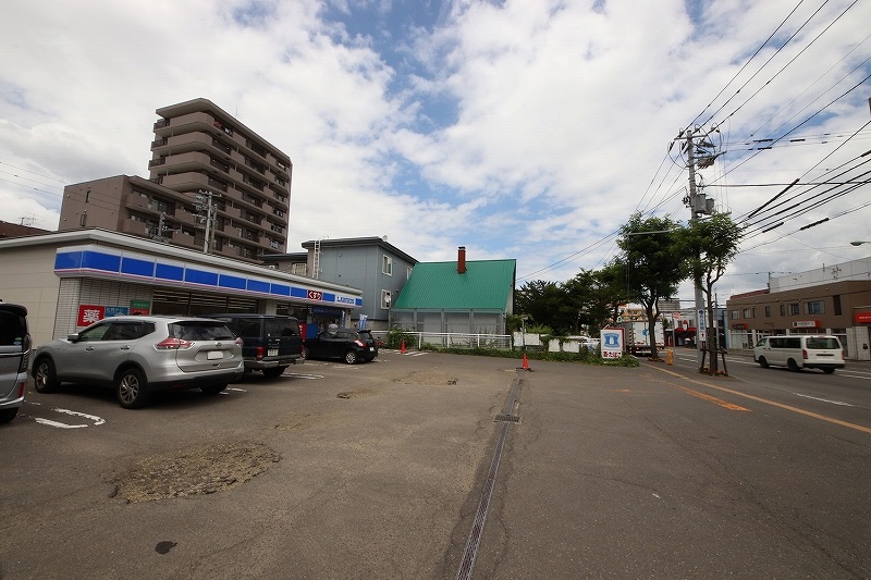 【札幌市白石区南郷通のマンションのコンビニ】