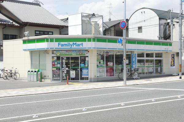 【デファーンドル長岡京のコンビニ】