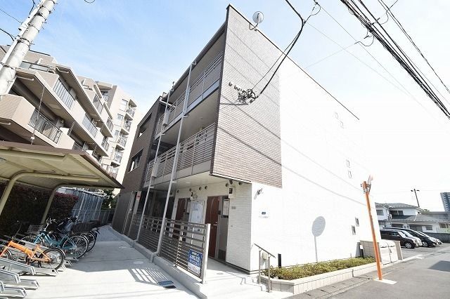 【クレイノメゾン東橋本の建物外観】